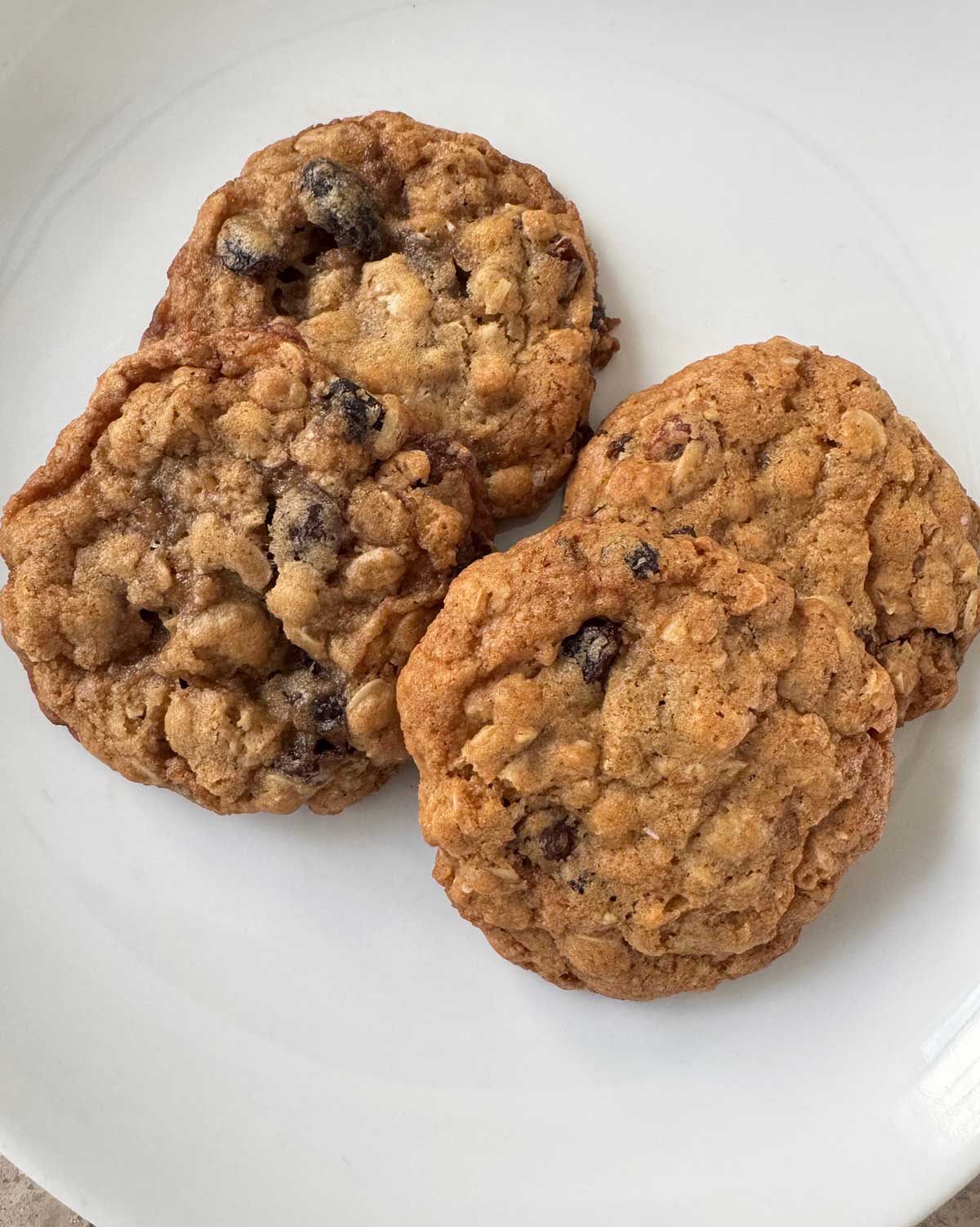 Easy and good oatmeal cookies.