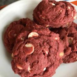 Red Velvet White Chip Cookies - Cookie Madness