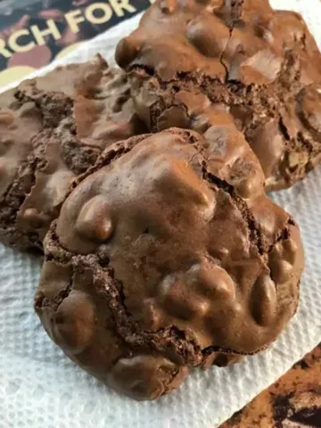 Chocolate Brownie Chip Meringue Cookies