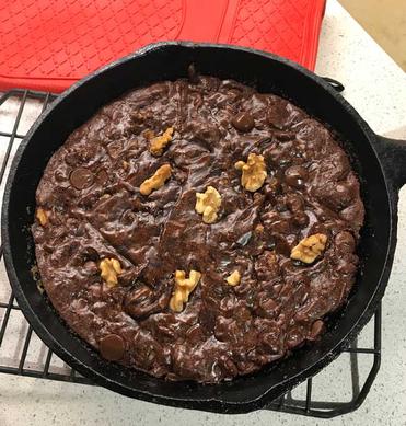 https://www.cookiemadness.net/wp-content/uploads/2019/05/castironskilletbrownies.jpg?ezimgfmt=rs:371x682/rscb23/ngcb22/notWebP