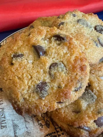 Keto Chocolate Chip Cookies