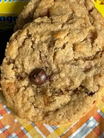 Chewy Peanut Butter Butterfinger Cookies