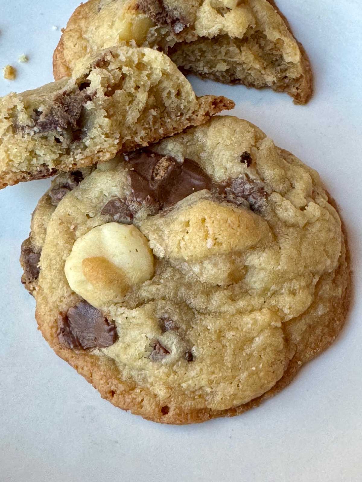 Milk Powder Chocolate Chunk Cookies with macadamia nuts and dry milk.